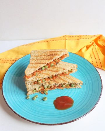 Carrot and peas sandwich