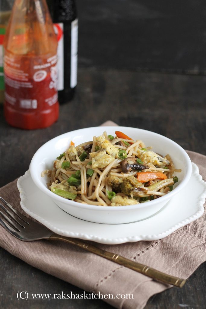 Hakka noodles with egg