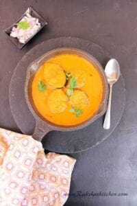 Surmai curry served with steamed rice, king fish curry recipe