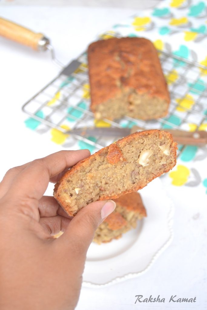 Eggless Rava Banana Cake