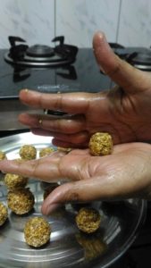 Til Ke ladoo . sesame seeds ladoo, tilache ladoo