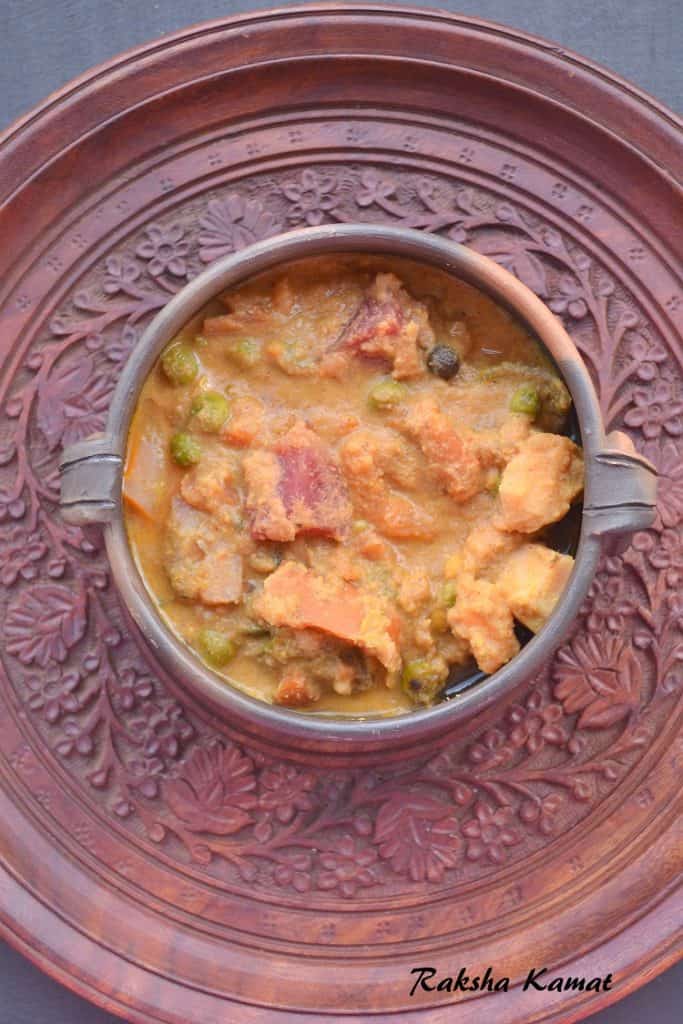 Khatkhatem mixed vegetable curry with coconut gravy
