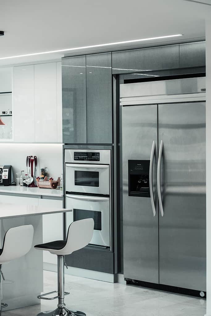 Kitchen cabinet