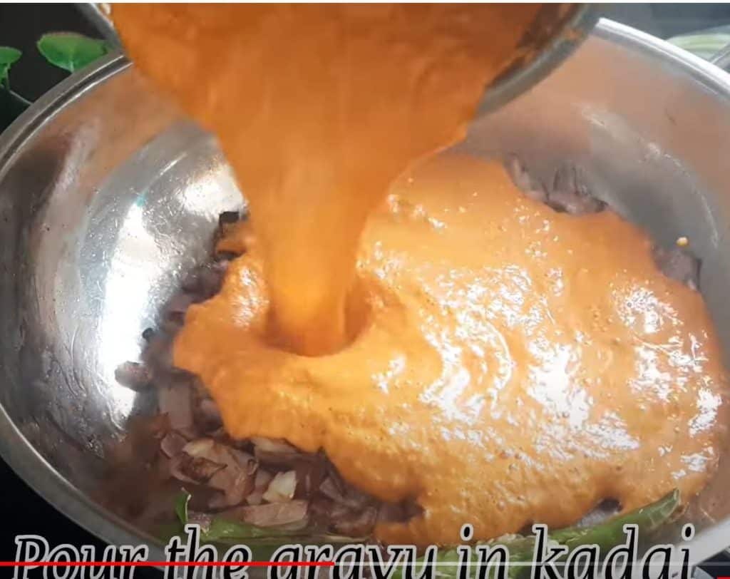 pour gravy in kadai