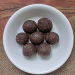 Healthy flaxseed ladoos or dates energy balls made with coconut and cardamom – no bake protein energy balls recipe